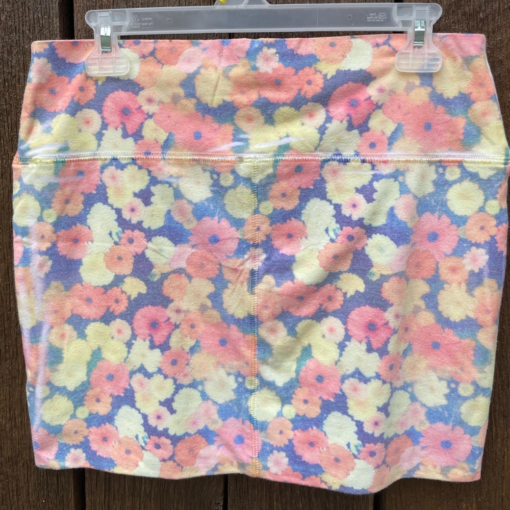 Billabong Island Mini Skirt. Medium. Cute Booty Flower Skirt